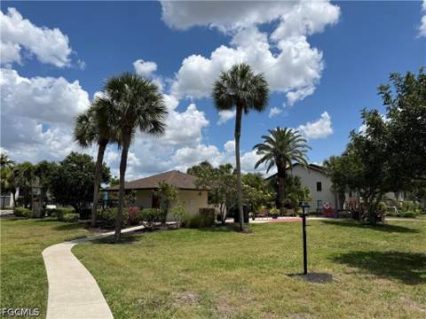 9305 Lake Park Dr 104, Fort Myers FL - photo 19 of 23
