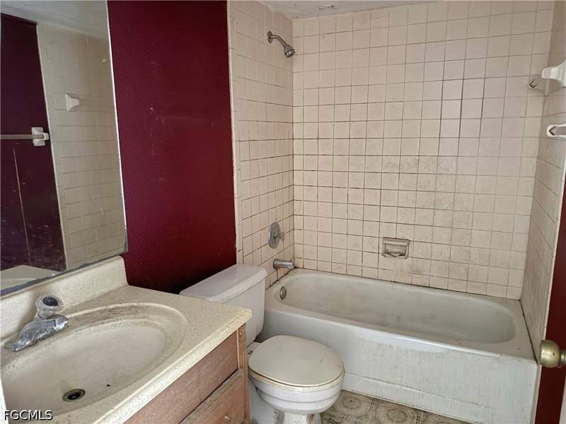 2 bedroom Condominium at 9305 Lake Park Dr 104, Central Park South Condos, Fort Myers — photo 4