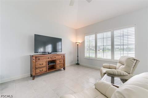 8864 New Castle Dr, Fort Myers FL - photo 12 of 39