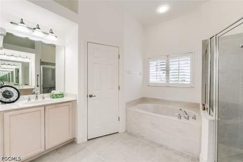 8864 New Castle Dr, Fort Myers FL - photo 16 of 39