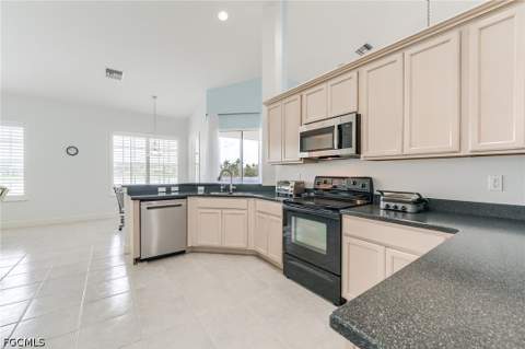 8864 New Castle Dr, Fort Myers FL - photo 7 of 39
