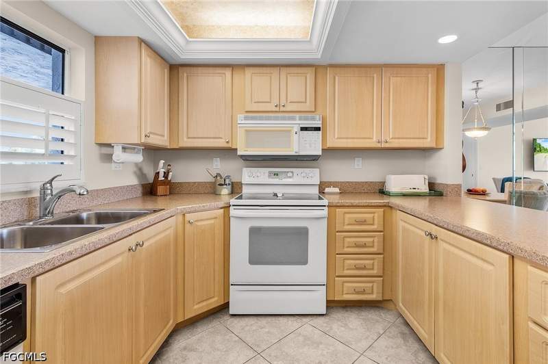3 bedroom Condominium at 4585 Trawler Ct 303, Trawler Village, Fort Myers — photo 3