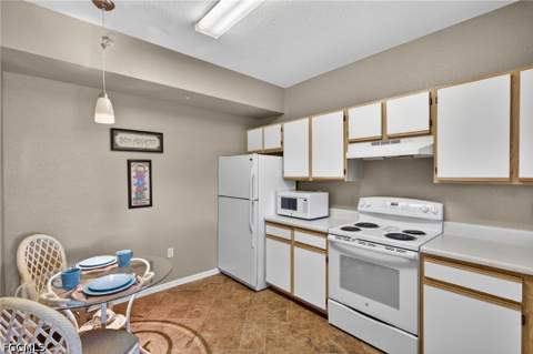 6361 Aragon Way 202, Fort Myers FL - photo 9 of 29