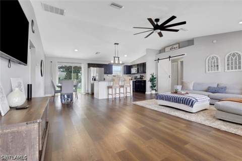 3300 Valencia Dr, Naples FL - photo 6 of 26