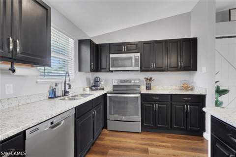 3300 Valencia Dr, Naples FL - photo 8 of 26