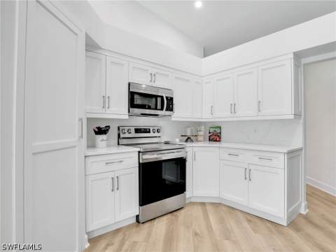 2474 Outrigger Ln, Naples FL - photo 13 of 38