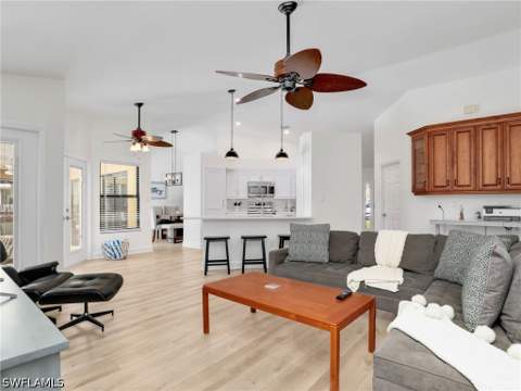2474 Outrigger Ln, Naples FL - photo 15 of 38