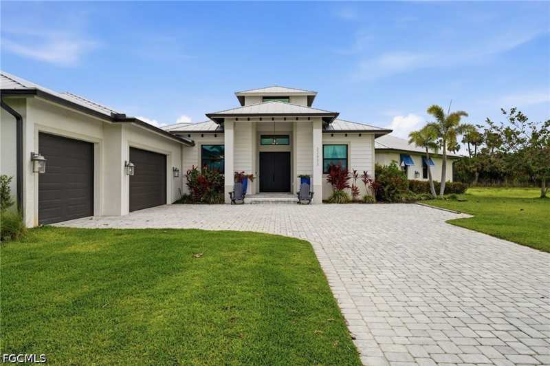 4 bedroom SingleFamilyResidence at 22833 Yellow Button Ln, Caloosa Preserve, Alva — photo 1