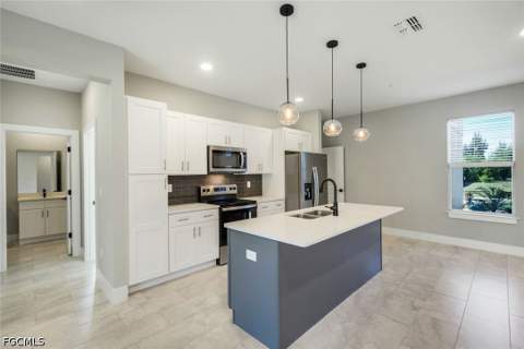 421 NE 19th Ter, Cape Coral FL - photo 13 of 30