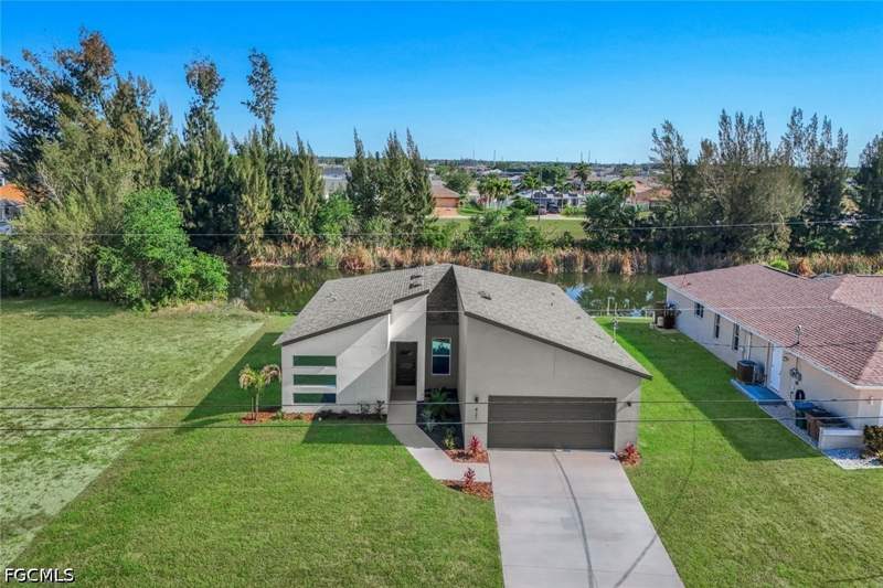 4 bedroom SingleFamilyResidence at 421 NE 19th Ter, Cape Coral, Cape Coral — photo 3