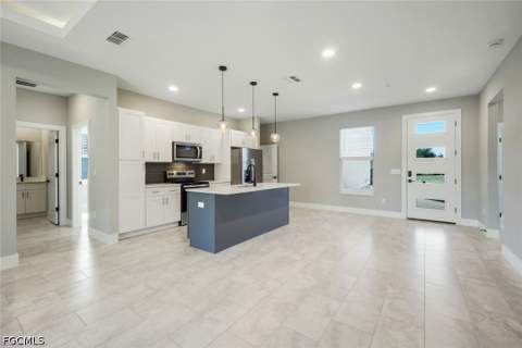 421 NE 19th Ter, Cape Coral FL - photo 7 of 30