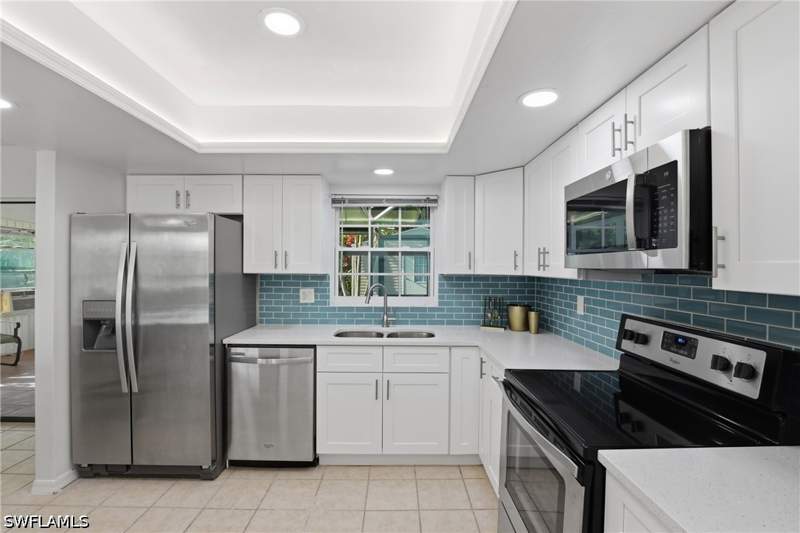 3 bedroom SingleFamilyResidence at 208 Aviation Pkwy, Cape Coral, Cape Coral — photo 4