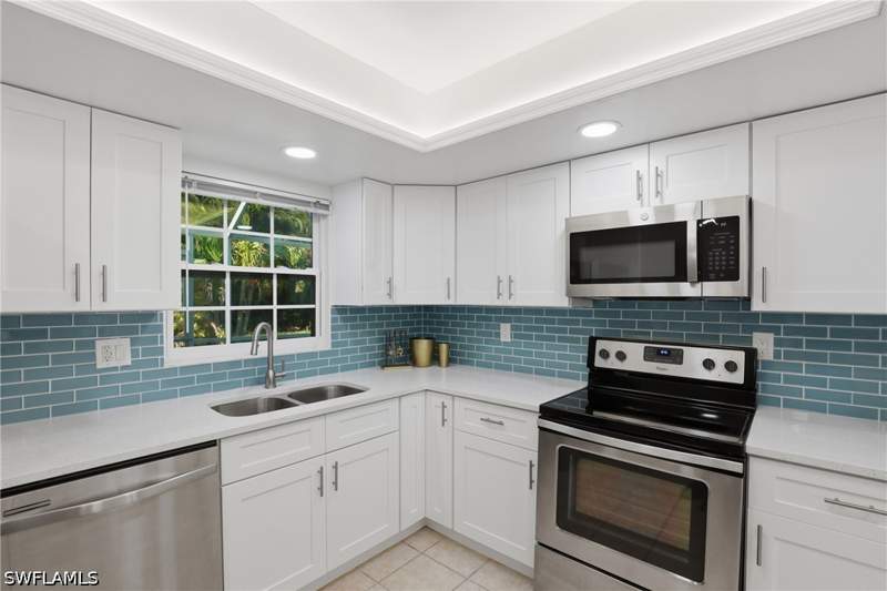 3 bedroom SingleFamilyResidence at 208 Aviation Pkwy, Cape Coral, Cape Coral — photo 5