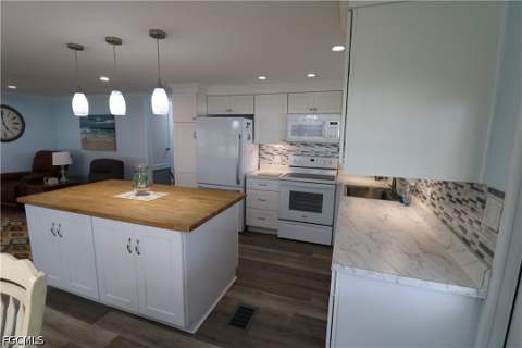 116 Coachlight Dr, Fort Myers FL - photo 10 of 36