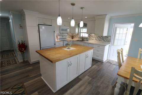 116 Coachlight Dr, Fort Myers FL - photo 9 of 36