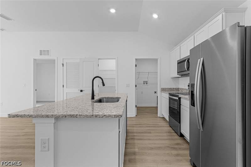 3 bedroom SingleFamilyResidence at 305 NW 23rd Ter, Cape Coral, Cape Coral — photo 5