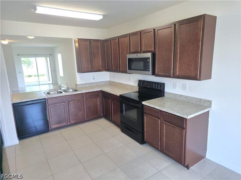 3 bedroom SingleFamilyResidence at 1148 NW 27th Ct, Cape Coral, Cape Coral — photo 2