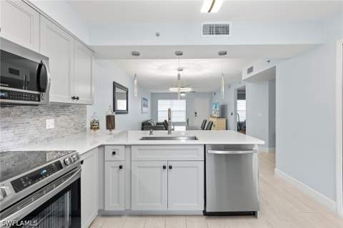 4975 Sandra Bay Dr 103, Naples FL - photo 6 of 23