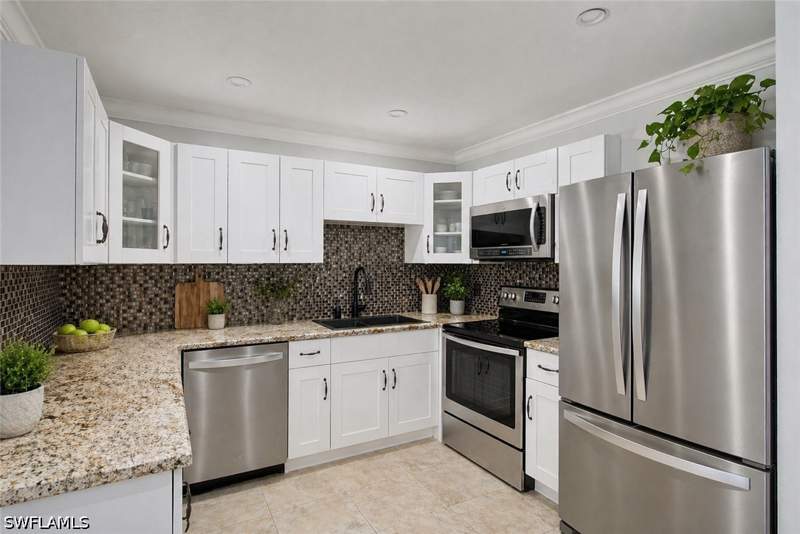 4 bedroom SingleFamilyResidence at 1221 19th St SW, Golden Gate Estates, Naples — photo 2