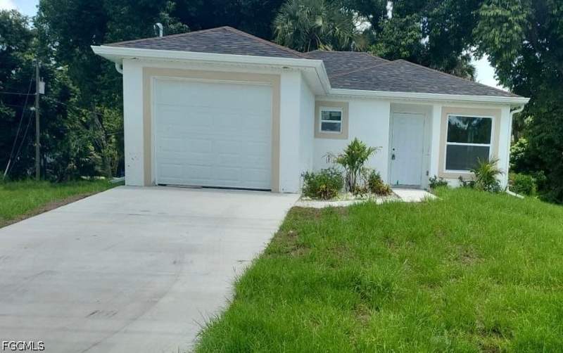 3 bedroom SingleFamilyResidence at 3874 Pearl St, Fort Myers, Fort Myers — photo 2