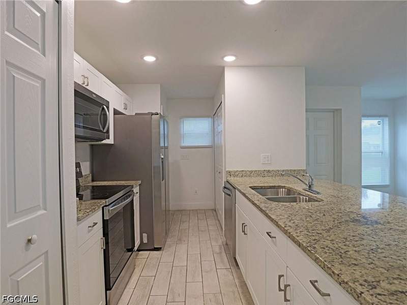 3 bedroom SingleFamilyResidence at 3874 Pearl St, Fort Myers, Fort Myers — photo 4