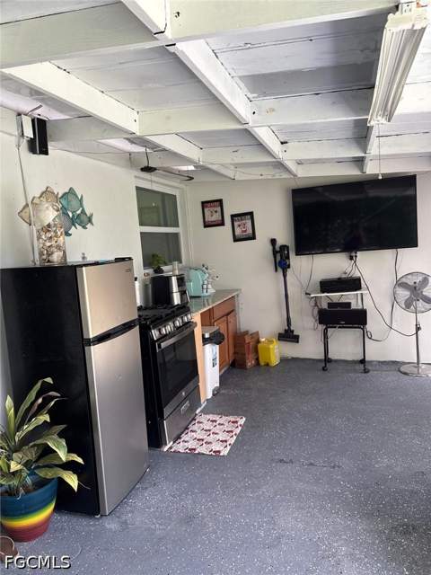 2702 SE 17th Pl, Cape Coral FL - photo 10 of 15