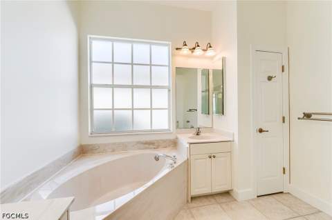 8916 Dartmoor Way, Fort Myers FL - photo 15 of 33
