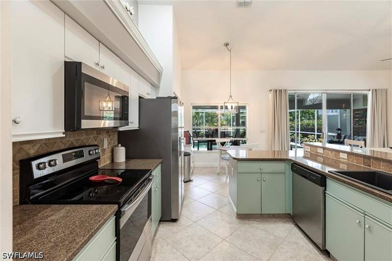 3 bedroom SingleFamilyResidence at 6769 Berwick Pl, Berkshire Lakes, Naples — photo 4