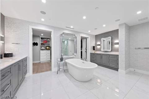 13915 Old Coast Rd 1706, Naples FL - photo 18 of 48