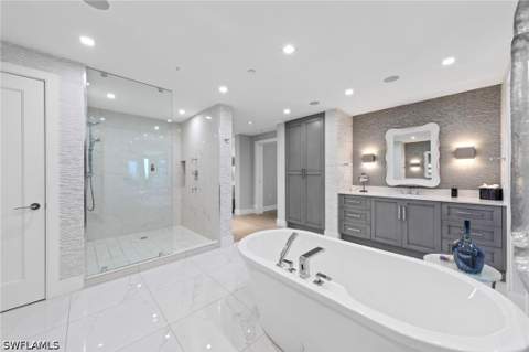 13915 Old Coast Rd 1706, Naples FL - photo 20 of 48