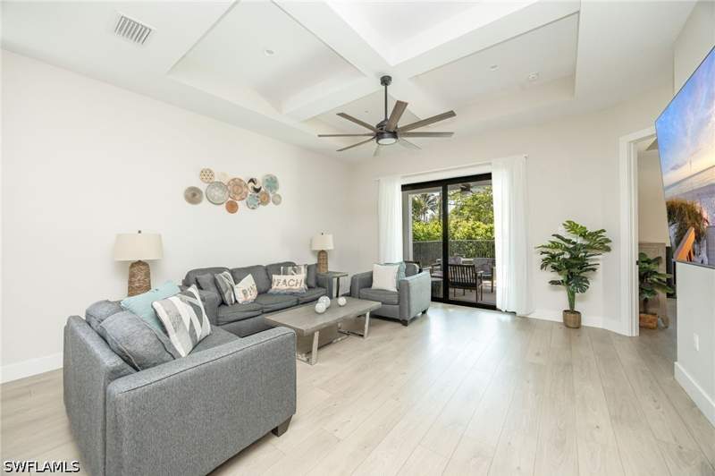 3 bedroom SingleFamilyResidence at 3552 Hibiscus Ave, Naples Villas, Naples — photo 5