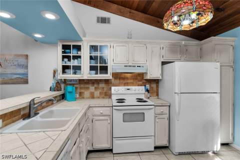 2980 Kings Lake Blvd 2980, Naples FL - photo 6 of 35
