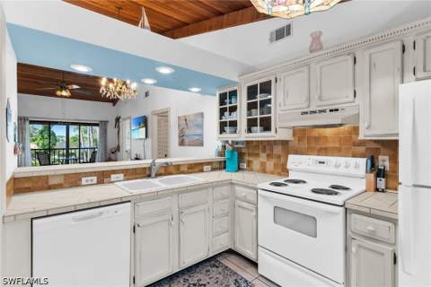 2980 Kings Lake Blvd 2980, Naples FL - photo 7 of 35