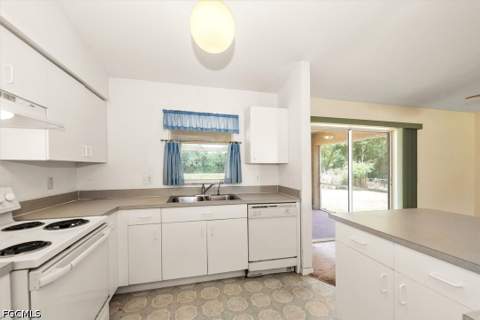 6211 Castlewood Cir, Fort Myers FL - photo 13 of 25