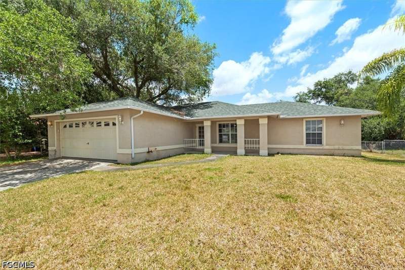 3 bedroom SingleFamilyResidence at 6211 Castlewood Cir, Buckingham Park, Fort Myers — photo 2