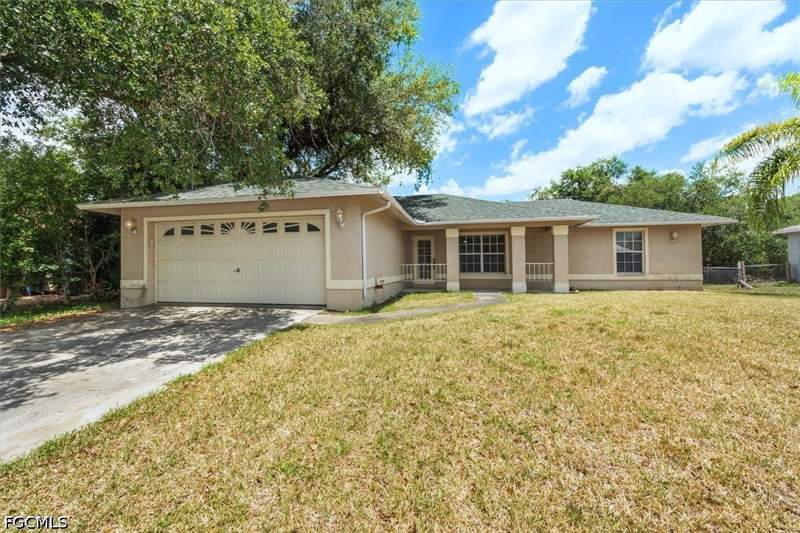 3 bedroom SingleFamilyResidence at 6211 Castlewood Cir, Buckingham Park, Fort Myers — photo 3