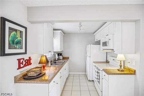 1514 Edgewater Cir 3A, Fort Myers FL - photo 12 of 38