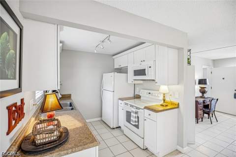 1514 Edgewater Cir 3A, Fort Myers FL - photo 13 of 38