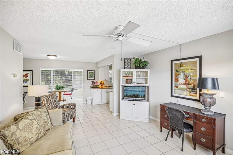 2 bedroom Condominium at 1514 Edgewater Cir 3A, Myerlee Square Condo, Fort Myers — photo 4