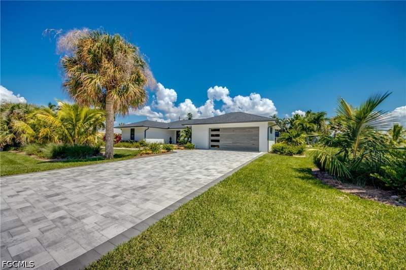 3 bedroom SingleFamilyResidence at 1022 Lindgren Blvd, Shell Harbor, Sanibel — photo 2