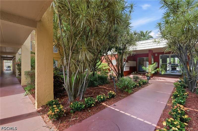 2 bedroom Condominium at 2366 E Mall Dr 403, Towers Condo, Fort Myers — photo 3