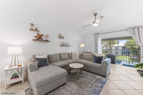 887 Gulf Pavilion Dr 203, Naples FL - photo 12 of 31