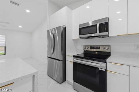 2201 NE 10th Pl, Cape Coral FL - photo 10 of 35