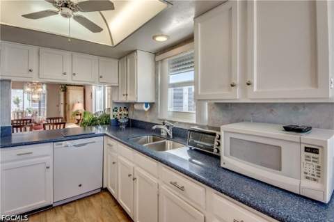 4541 Bay Beach Ln 341, Fort Myers Beach FL - photo 12 of 35