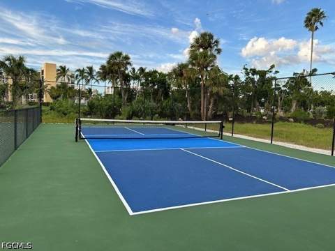 4541 Bay Beach Ln 341, Fort Myers Beach FL - photo 18 of 35