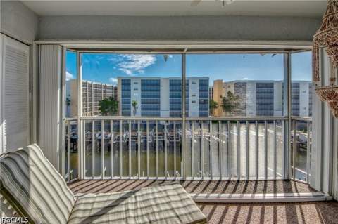 4541 Bay Beach Ln 341, Fort Myers Beach FL - photo 9 of 35
