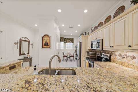 8239 Parkstone Pl 102, Naples FL - photo 9 of 50