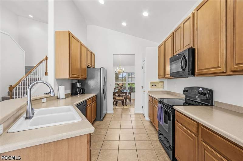 3 bedroom SingleFamilyResidence at 9044 Shadow Glen Way, Shadow Glen, Fort Myers — photo 3