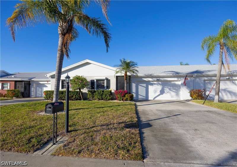 3 bedroom Attached at 1513 Edgewater Cir, Myerlee Park Homes Condo, Fort Myers — photo 1