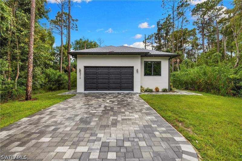 4 bedroom SingleFamilyResidence at 3012 Pine Tree Dr, Hallendale, Naples — photo 2